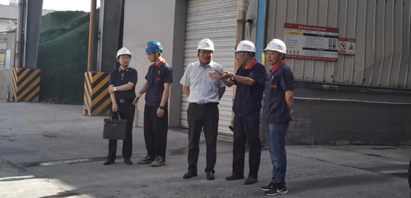 集團公司黨委委員、股份公司黨委書記、總經(jīng)理蔣培進到建材公司調(diào)...