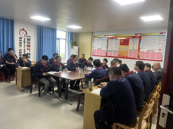 王伍升到建材研究室、建材公司調(diào)研