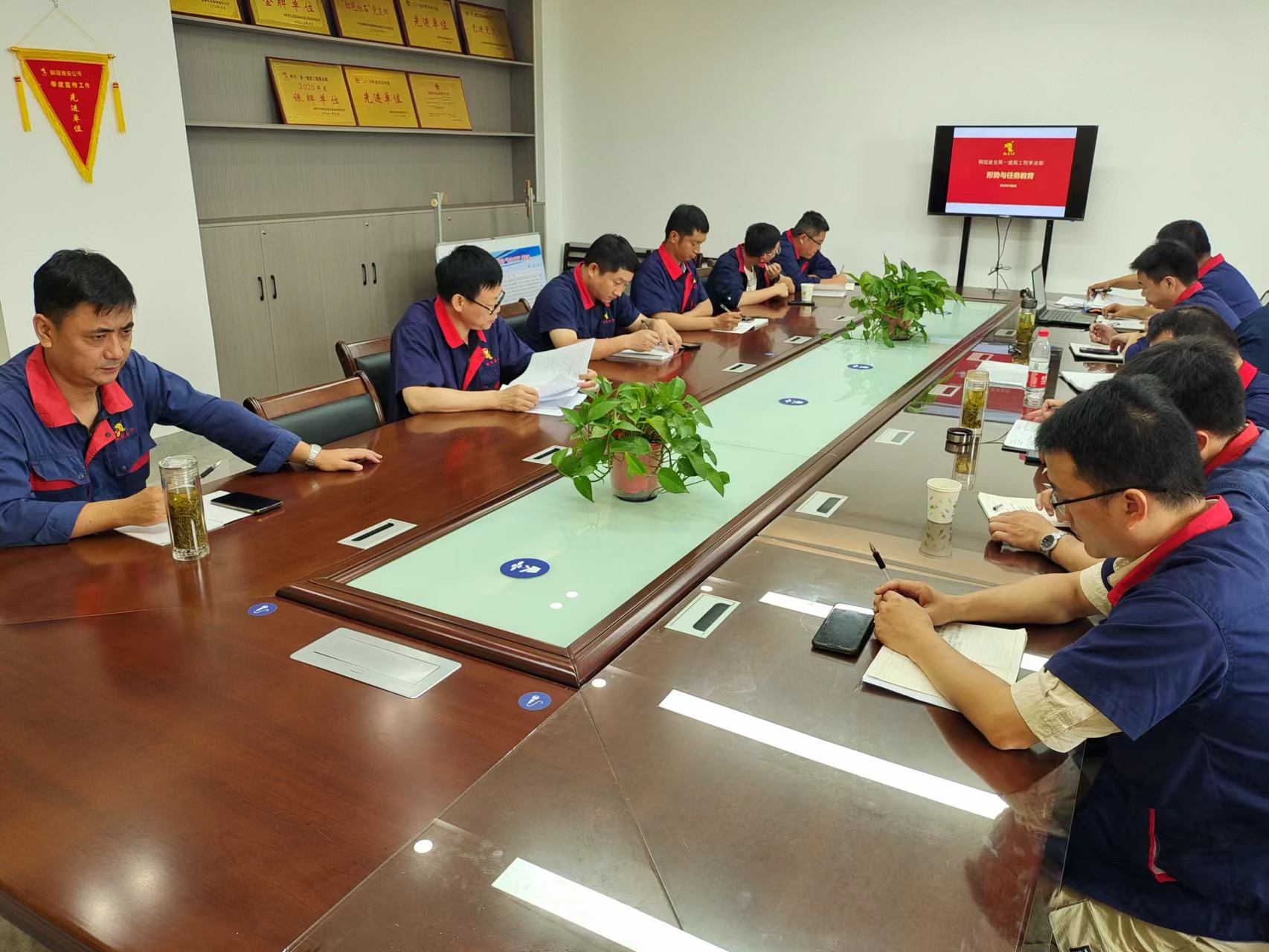 第一建筑工程事業(yè)部召開(kāi)年中工作會(huì)議 第一建筑工程事業(yè)部召開(kāi)年中工作會(huì)議